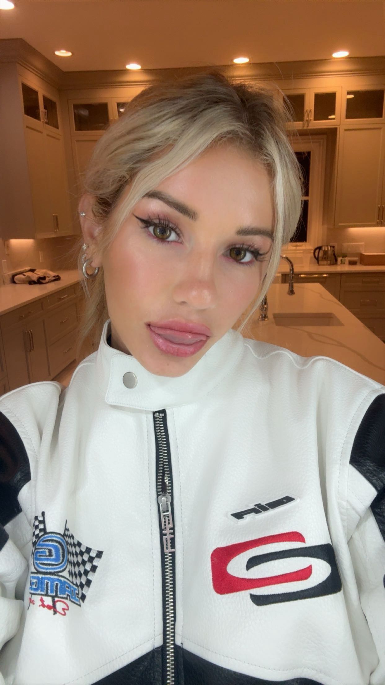 breckiehill snapchat image archive image