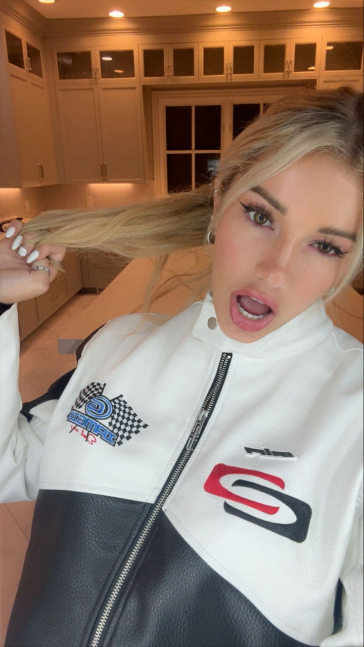 breckiehill snapchat image archive image