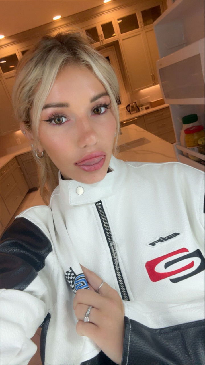 breckiehill snapchat image archive image