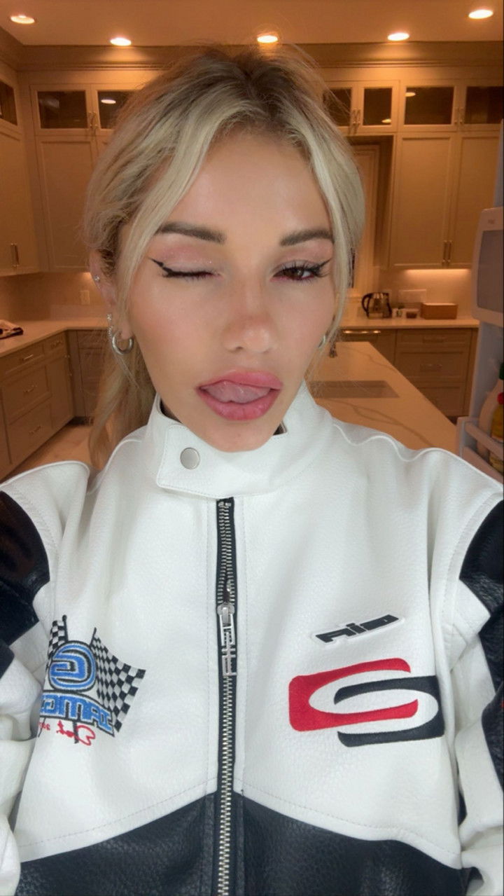 breckiehill snapchat image archive image