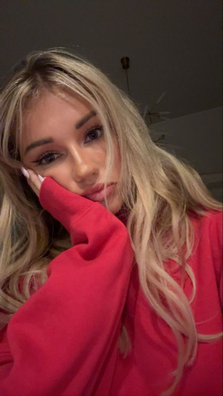 breckiehill snapchat image archive image