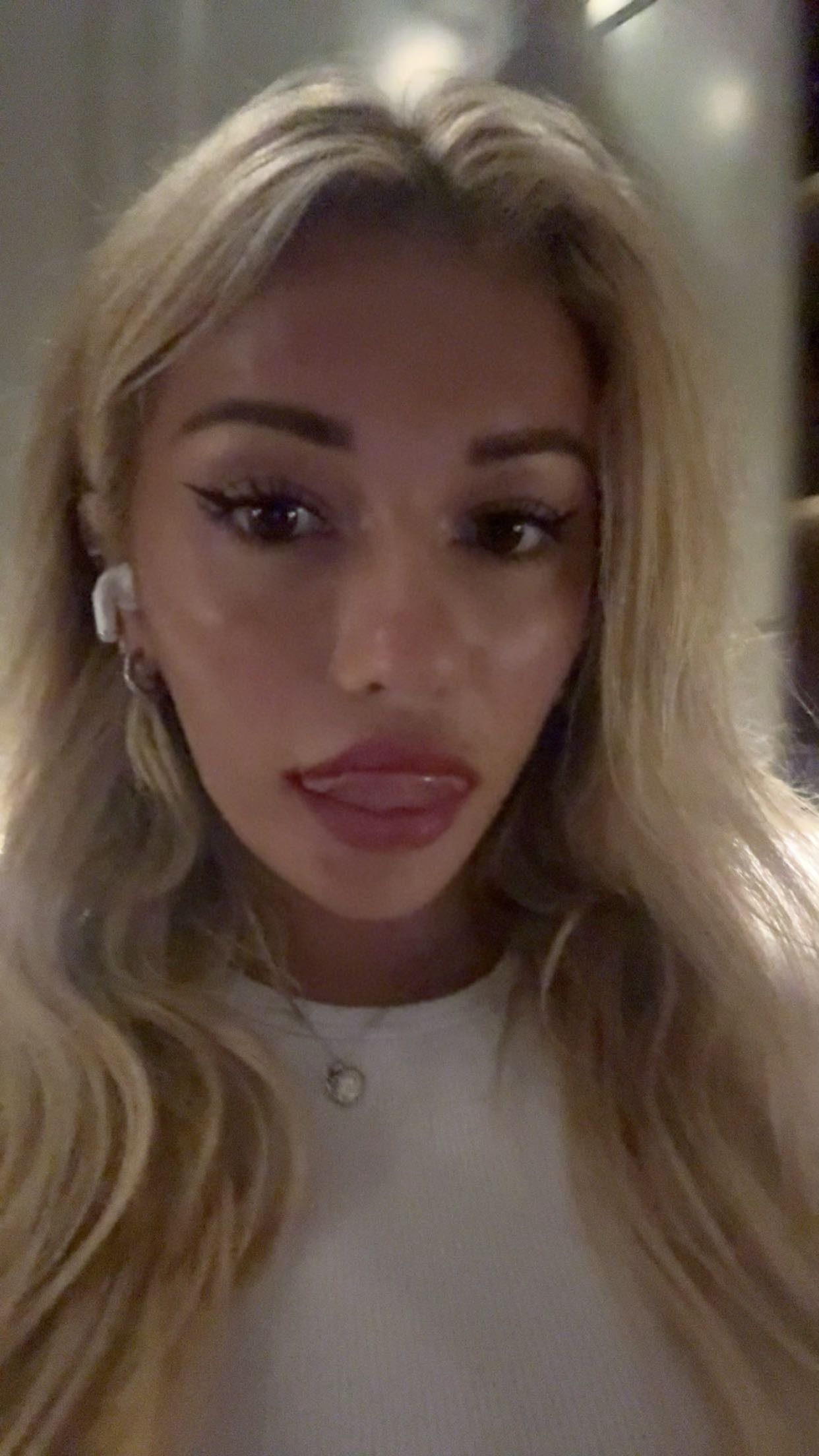 breckiehill snapchat image archive image