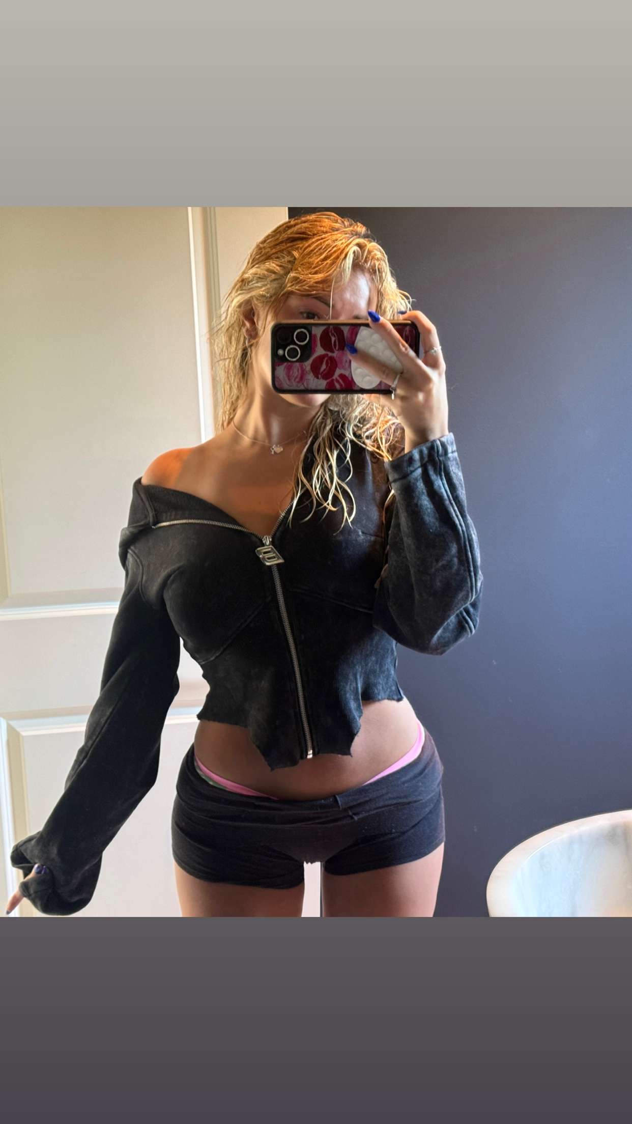 breckiehill snapchat image archive image