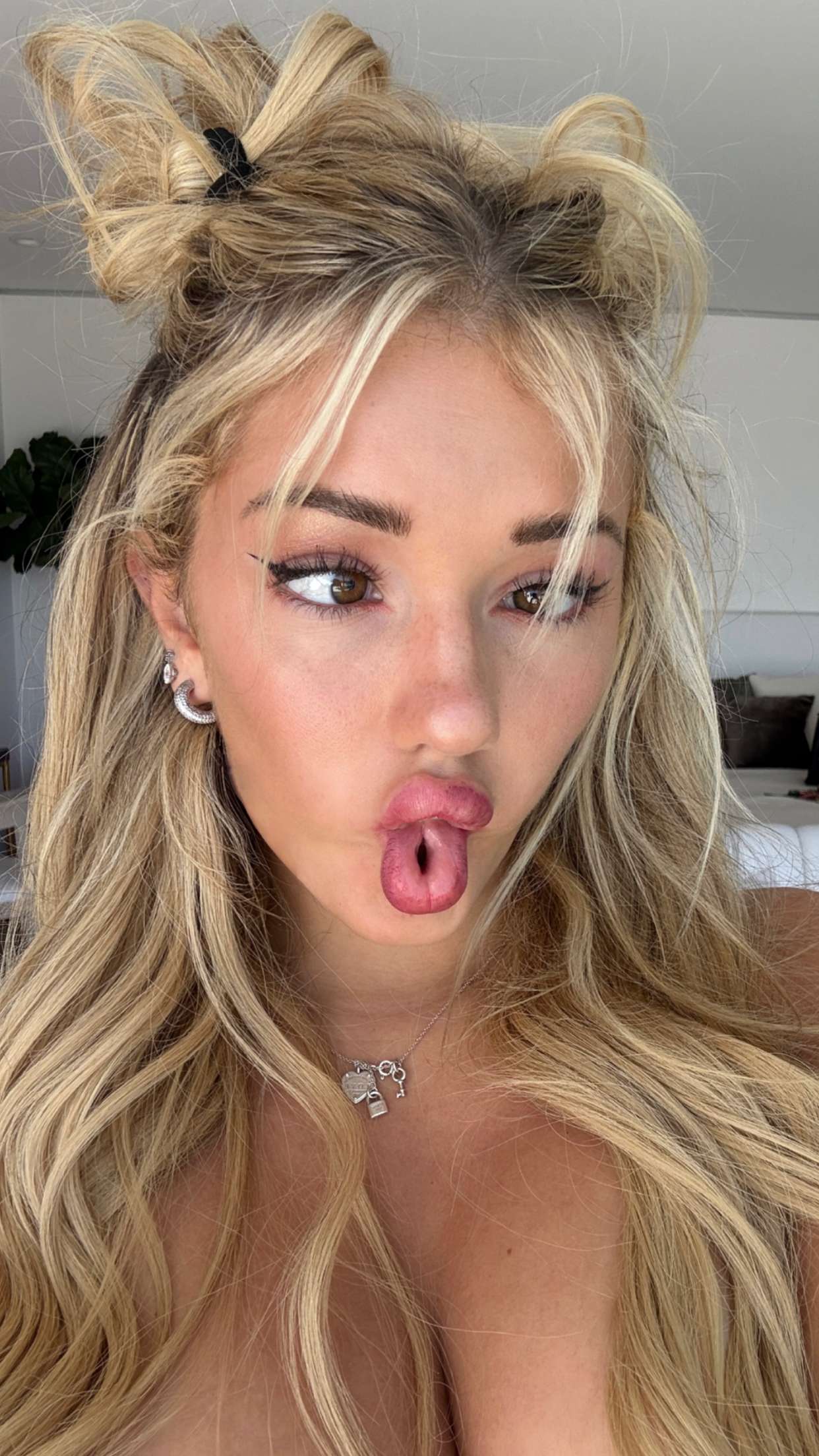 breckiehill snapchat image archive image