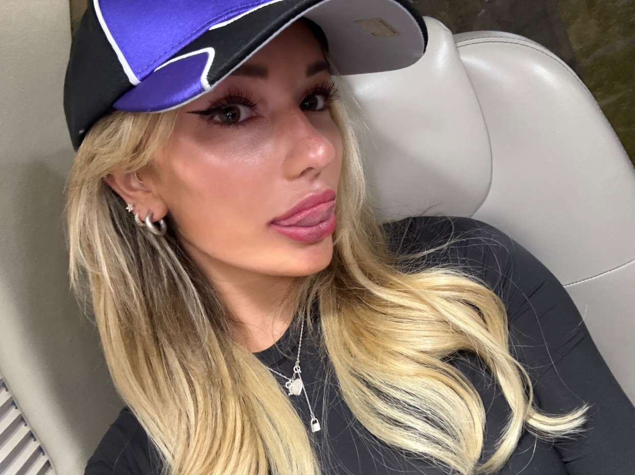 breckiehill snapchat image archive image