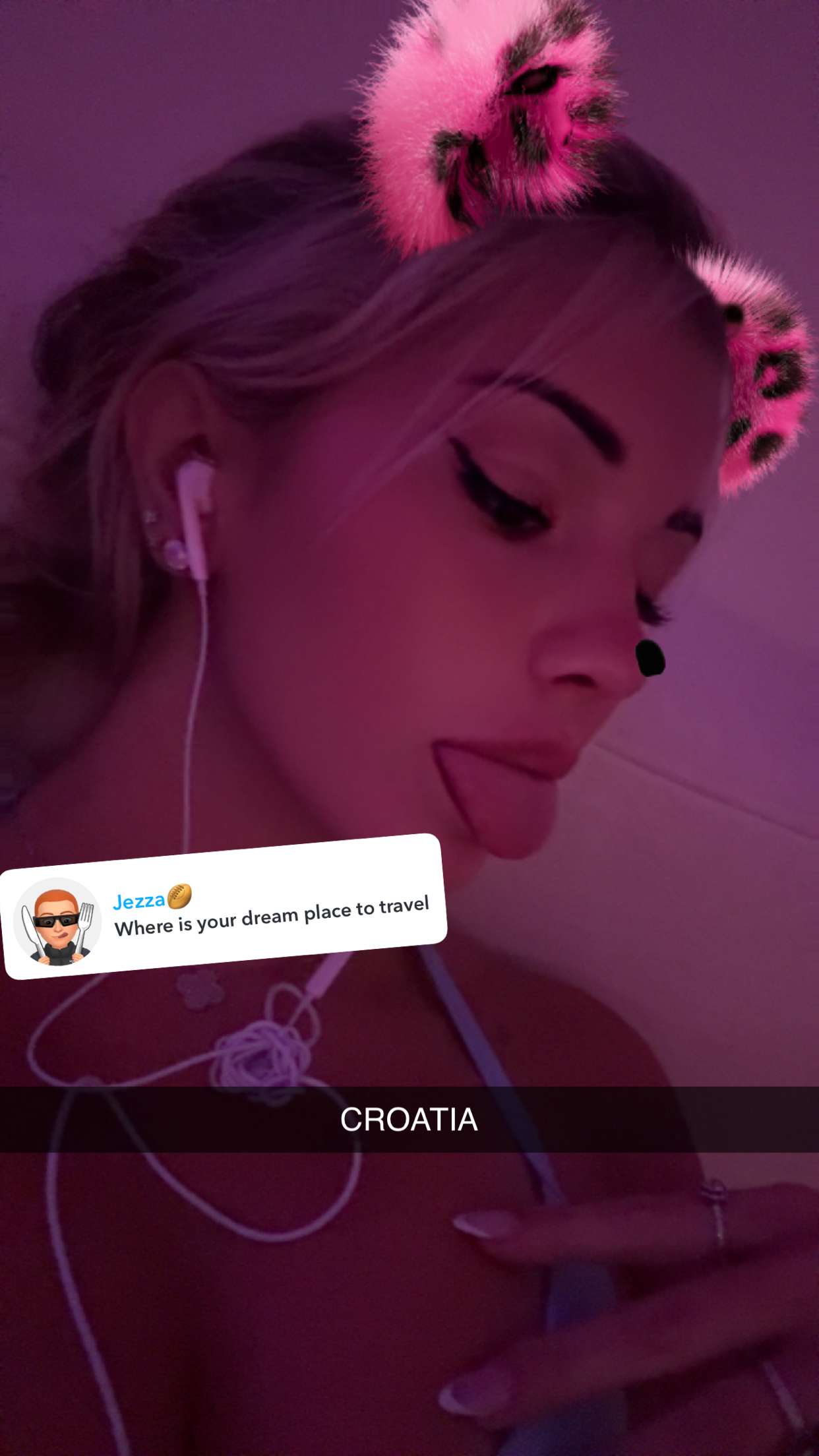 breckiehill snapchat image archive image