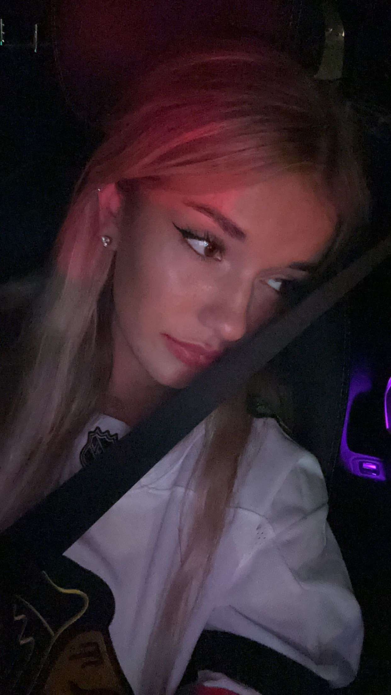 breckiehill snapchat image archive image