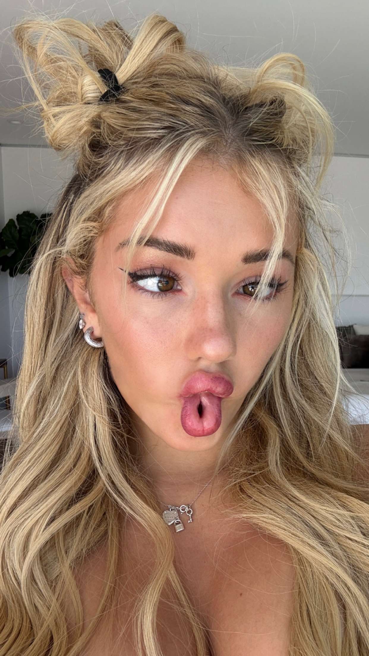 breckiehill snapchat image archive image