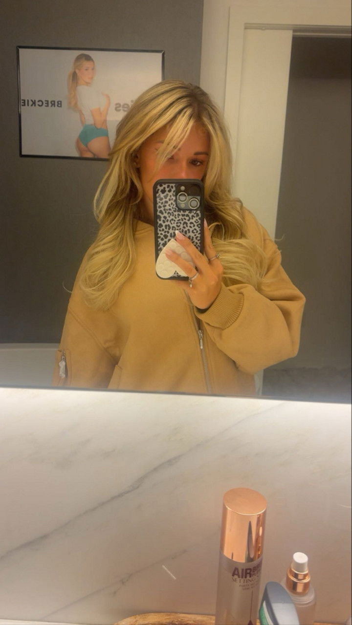 breckiehill snapchat image archive image