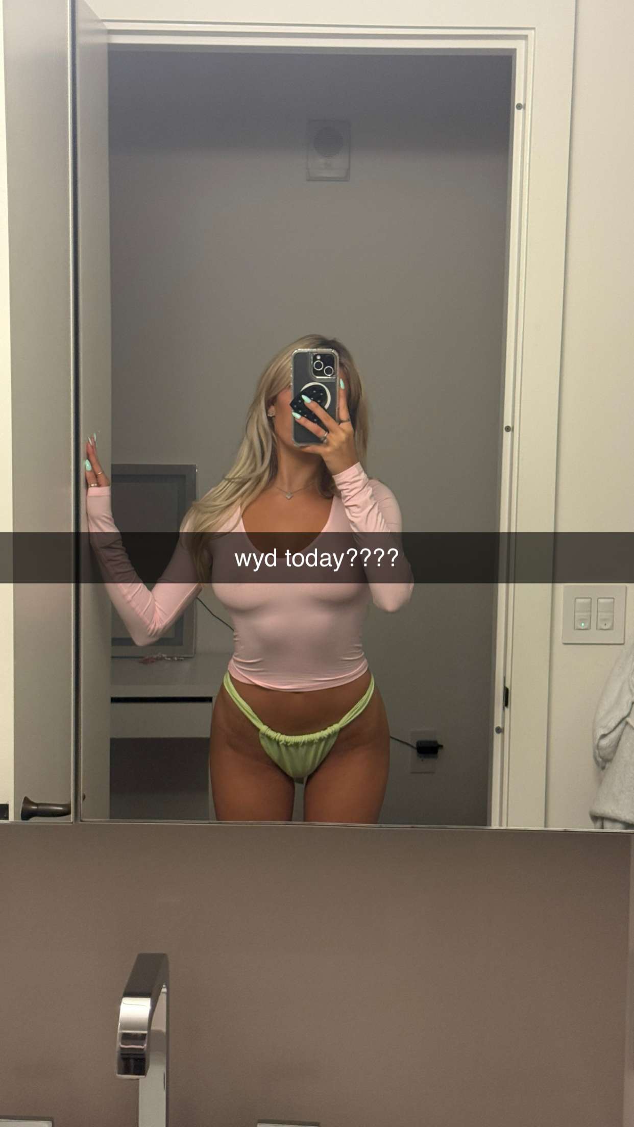breckiehill snapchat image archive image