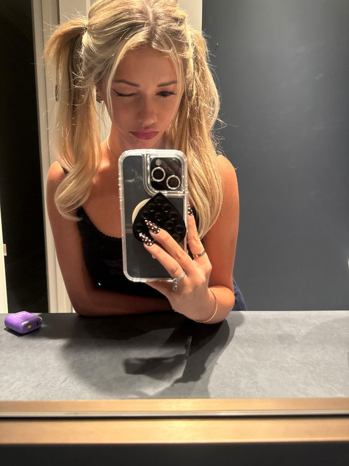 breckiehill snapchat image archive image