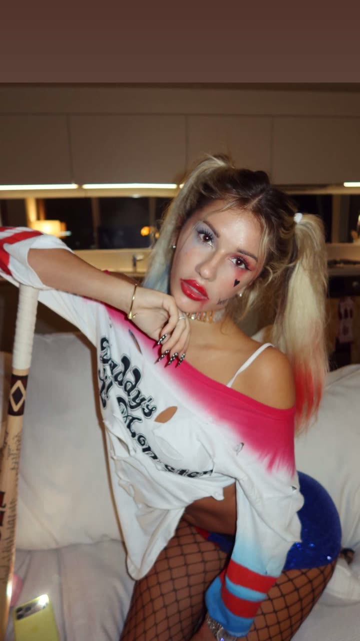 breckiehill snapchat image archive image