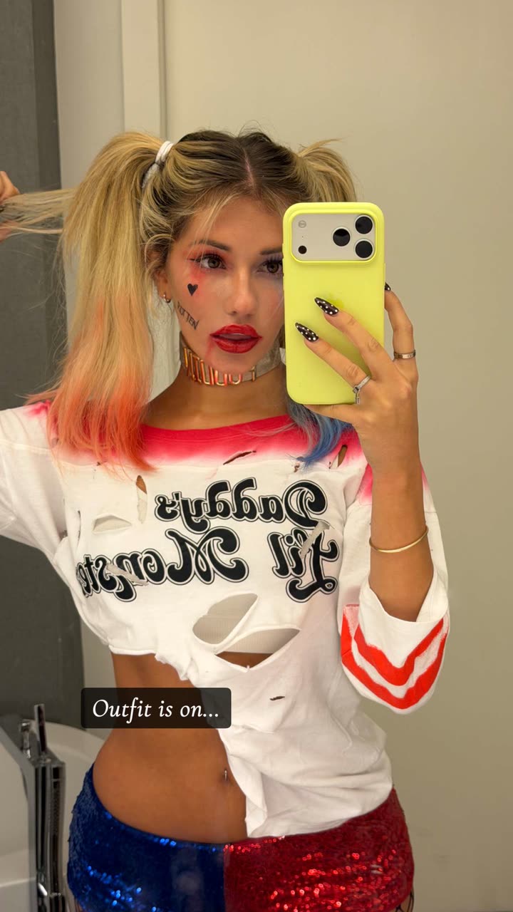 breckiehill snapchat image archive image