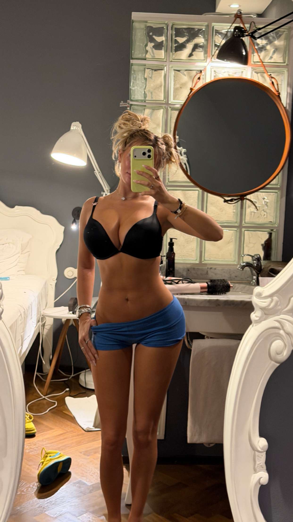 breckiehill snapchat image archive image