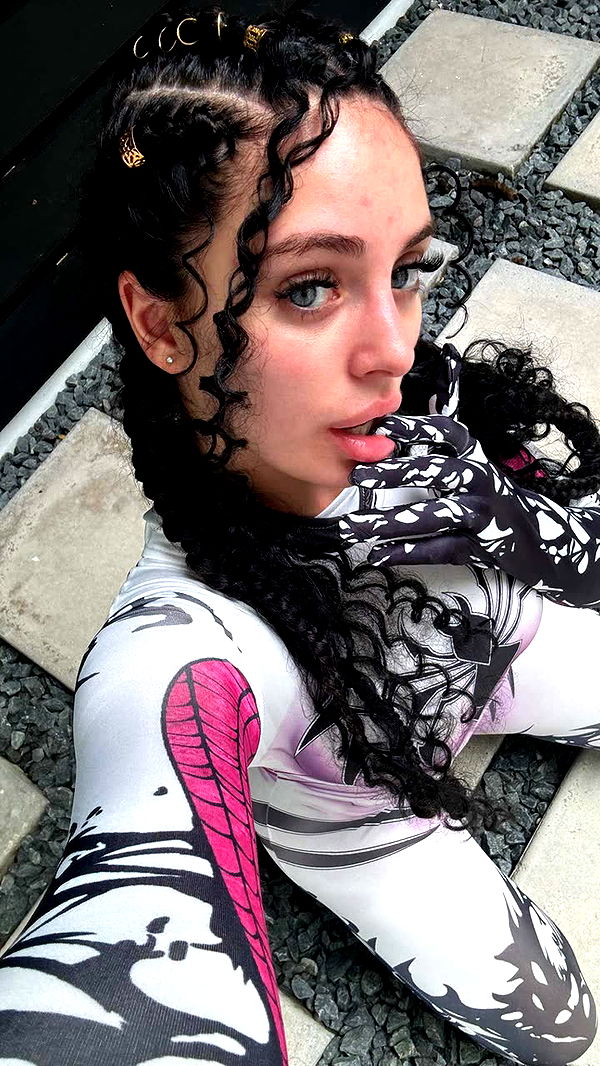 camilla_classy image ~ Altpins