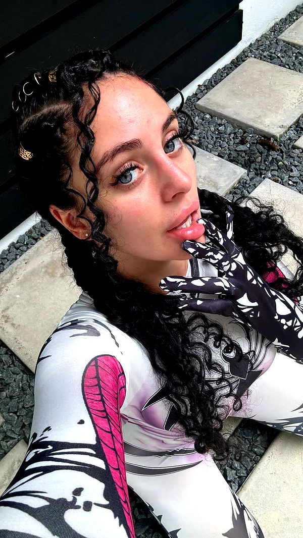 camilla_classy image ~ Altpins