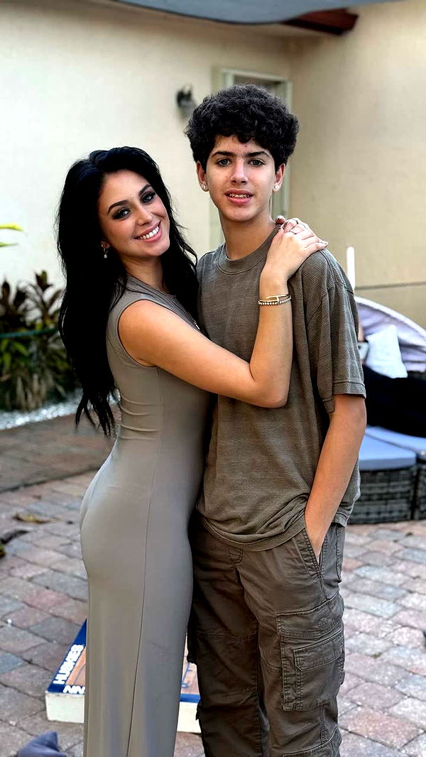 camilla_classy image ~ Altpins