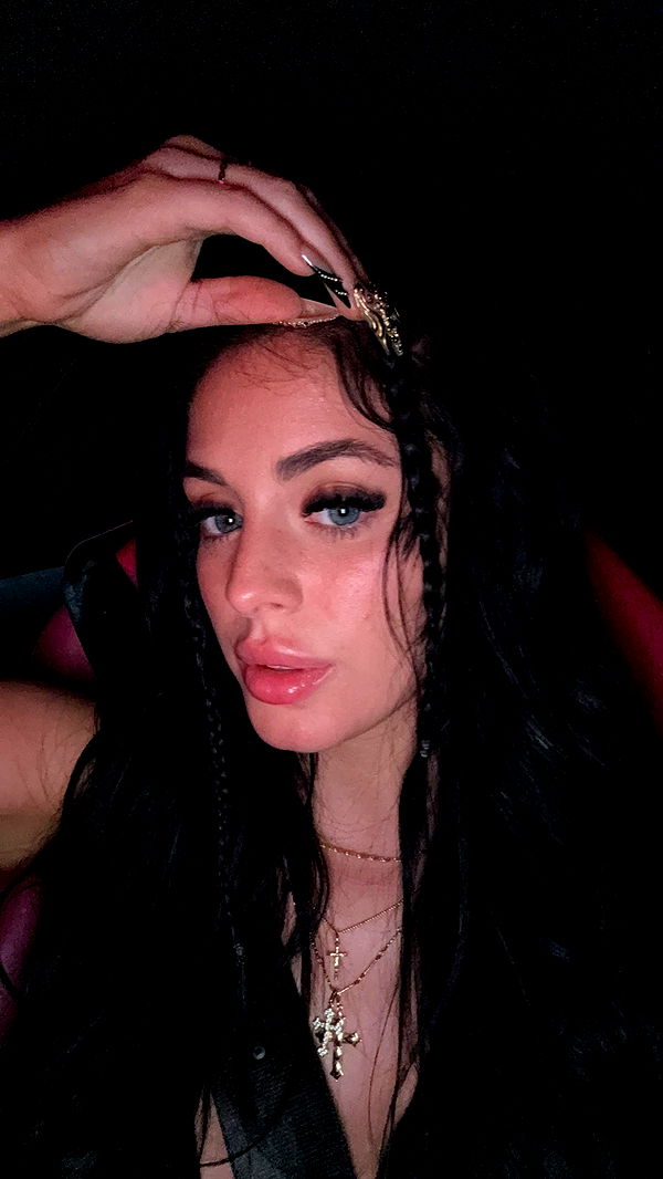 camilla_classy image ~ Altpins