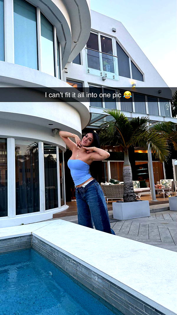 camilla_classy image ~ Altpins