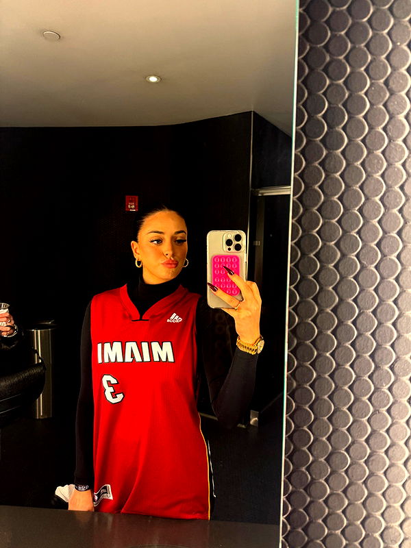 camilla_classy image ~ Altpins