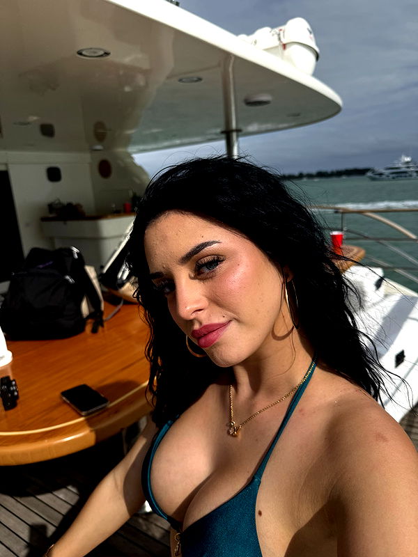 camilla_classy image ~ Altpins