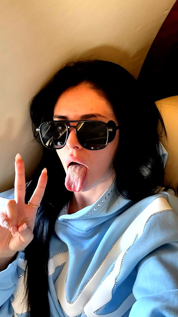 camilla_classy image ~ Altpins