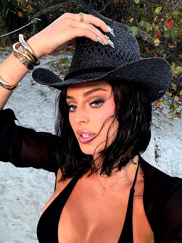 camilla_classy snapchat image archive image