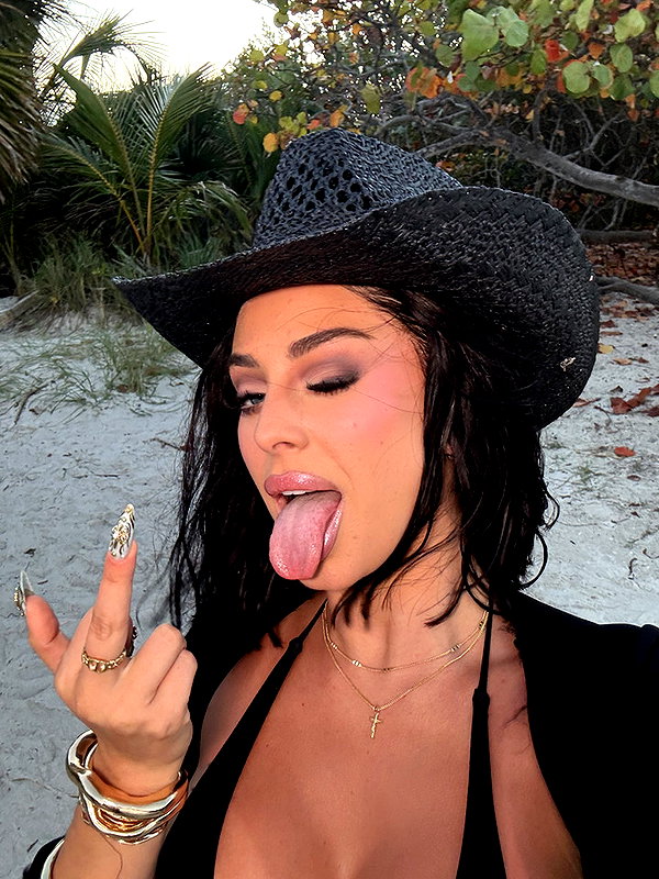 camilla_classy snapchat image archive image