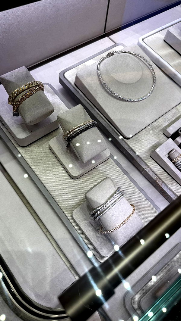 camilla_classy image ~ Altpins