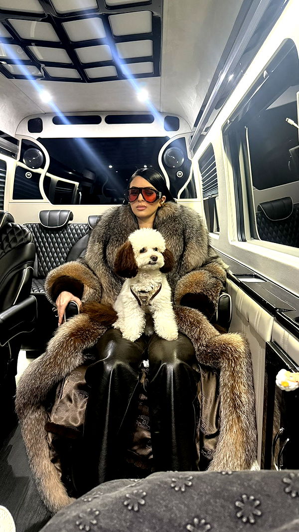 camilla_classy image ~ Altpins