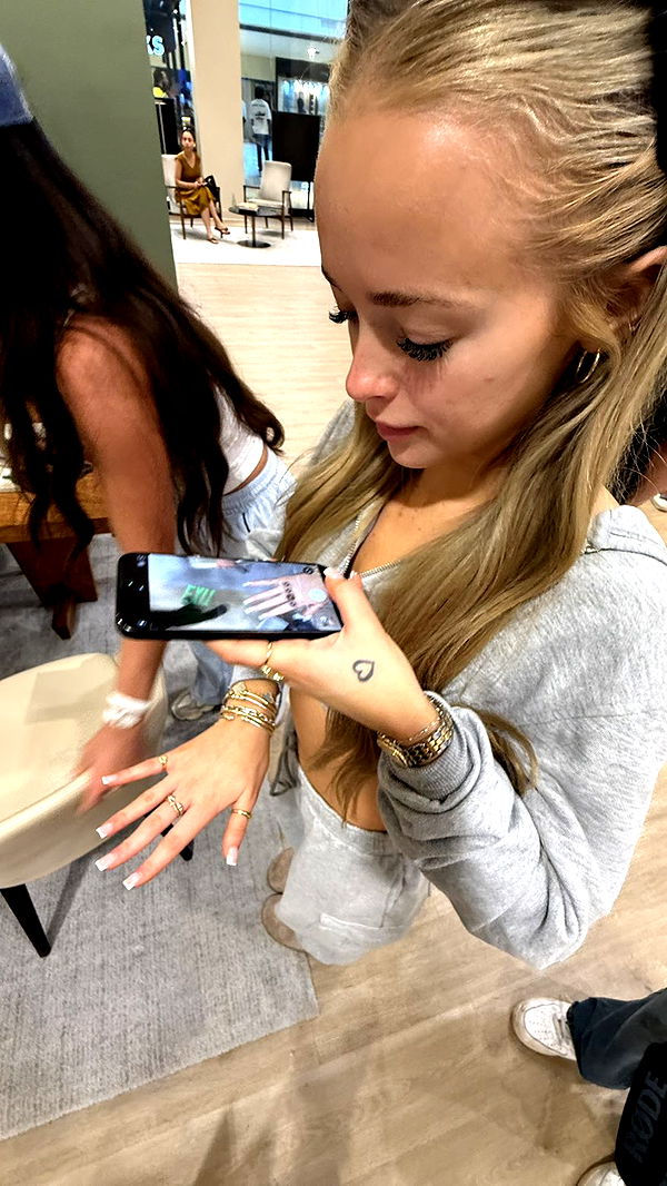 camilla_classy image ~ Altpins