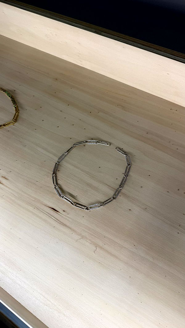 camilla_classy image ~ Altpins