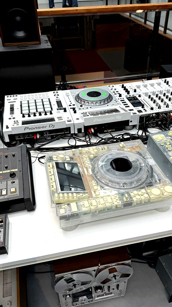 camilla_classy image ~ Altpins