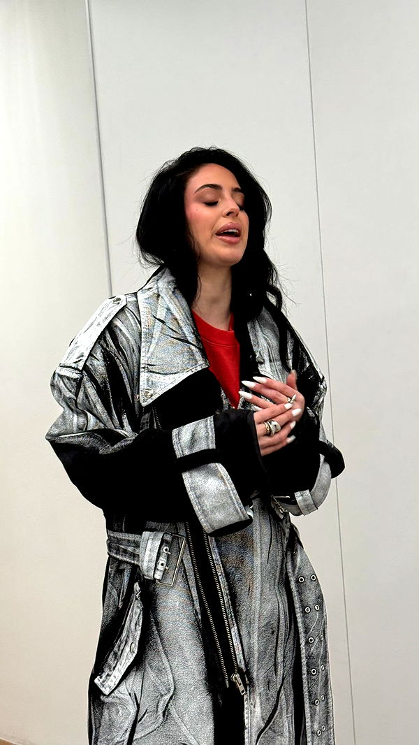 camilla_classy image ~ Altpins