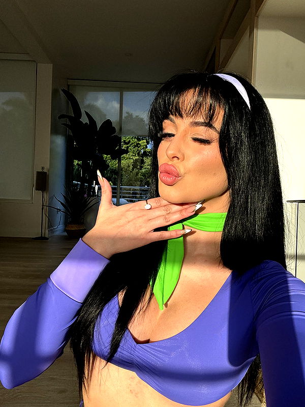 camilla_classy image ~ Altpins