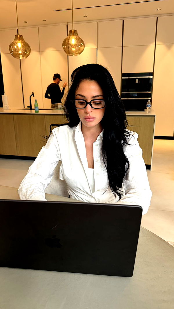 camilla_classy image ~ Altpins