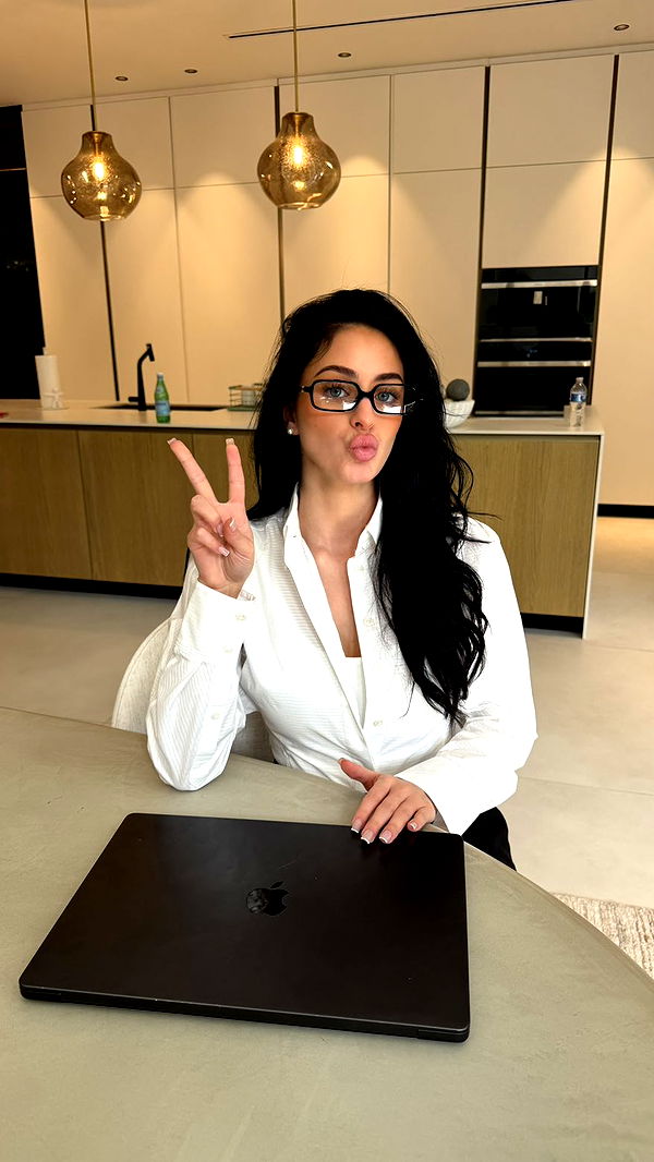 camilla_classy image ~ Altpins