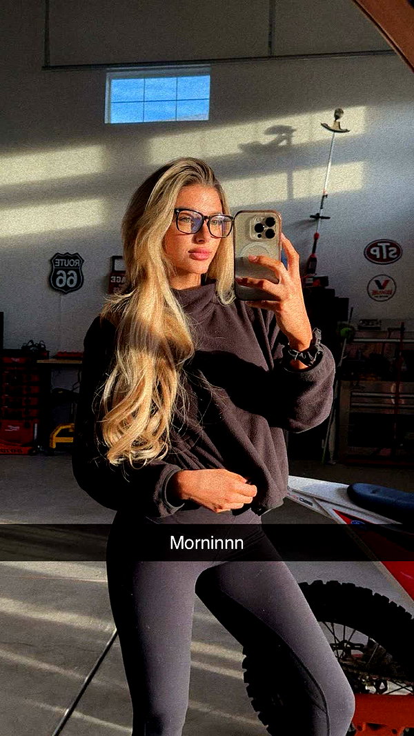 carlyhartxx snapchat image archive image