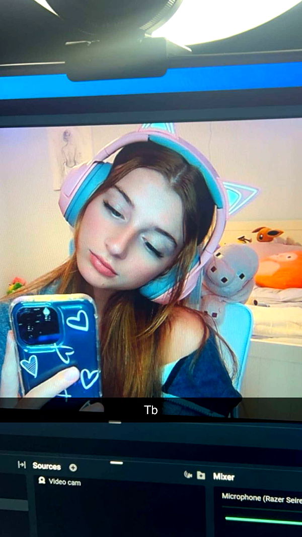 carmmieecat image ~ Altpins