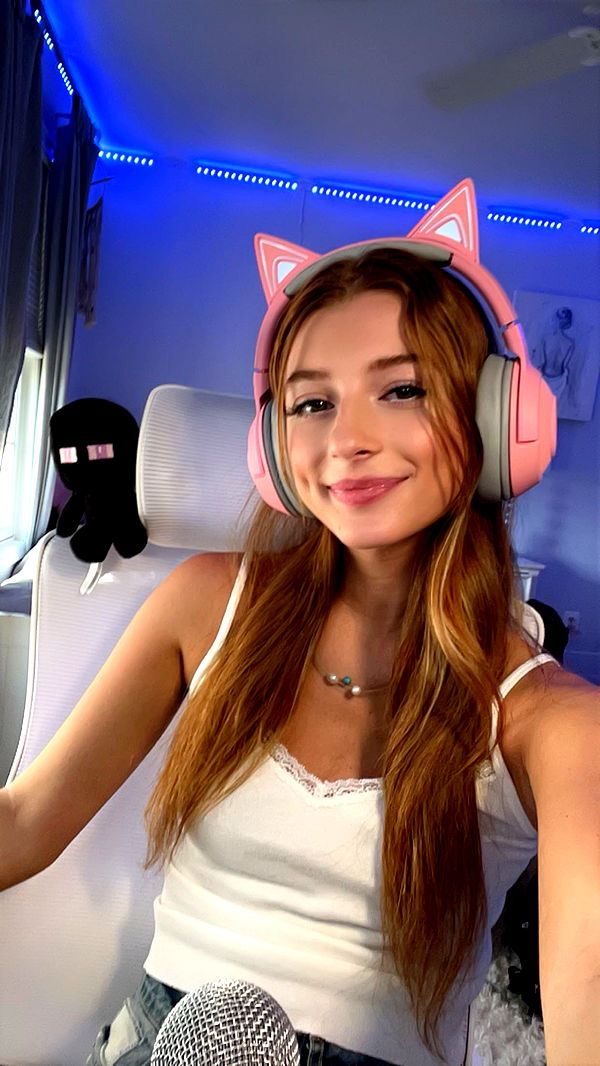 carmmieecat image ~ Altpins