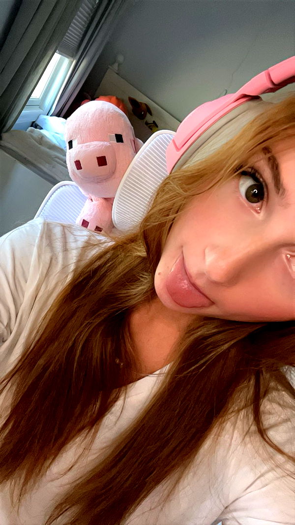 carmmieecat image ~ Altpins