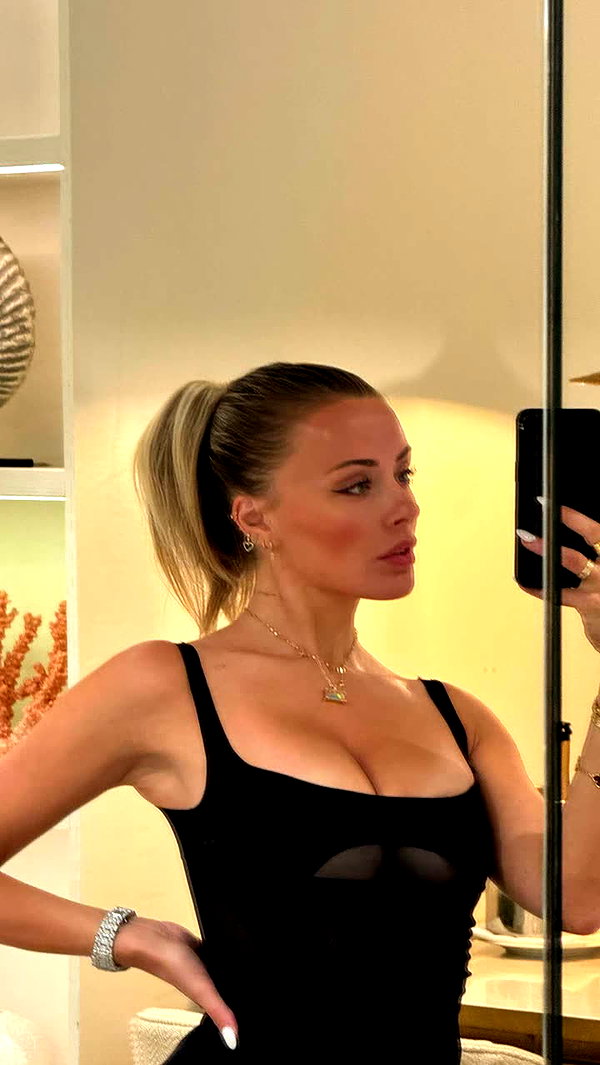 corinnakopf snapchat image archive image