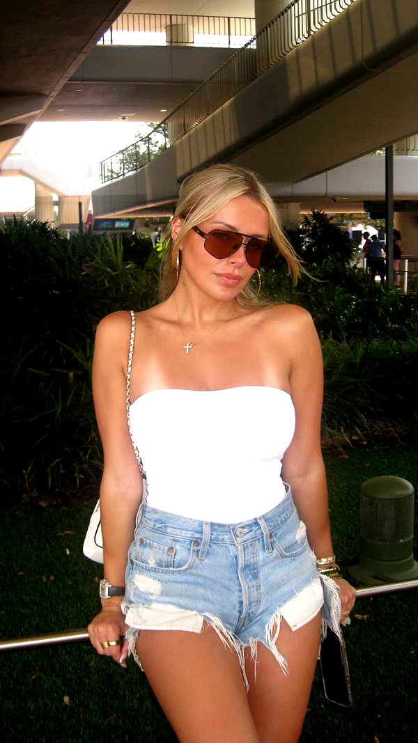 corinnakopf snapchat image archive image