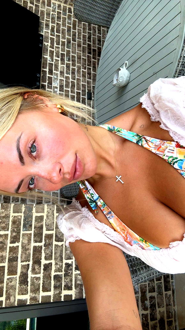 corinnakopf snapchat image archive image