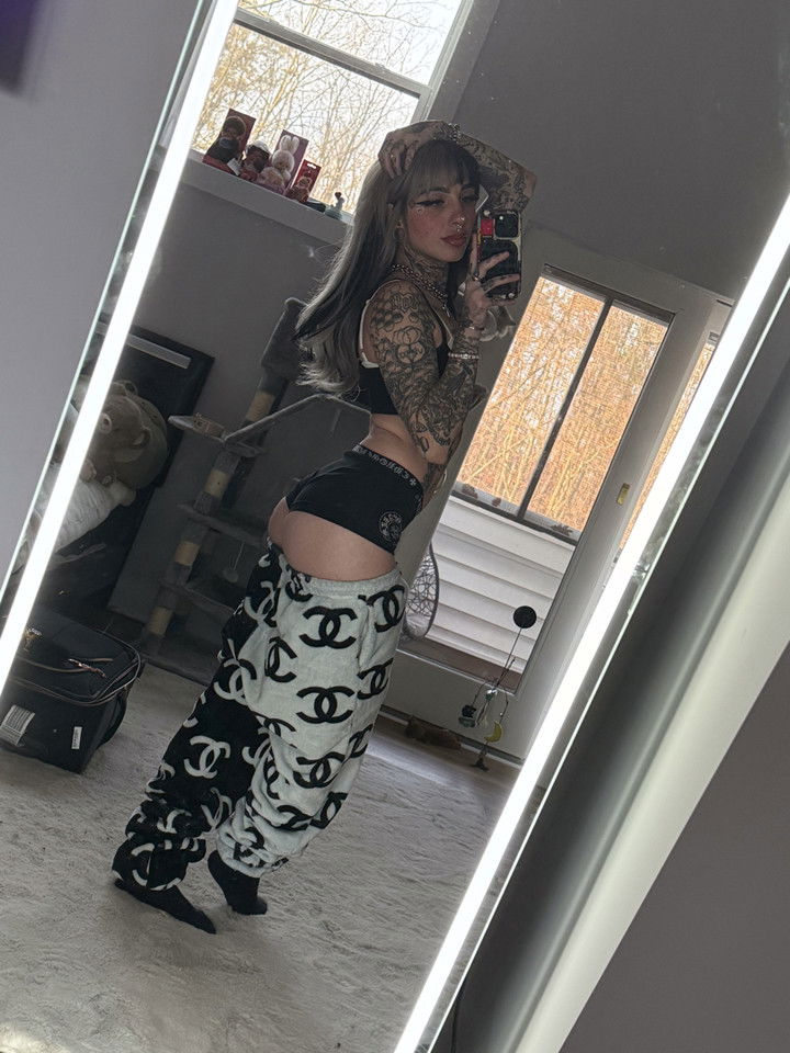 cruellamorganxo snapchat image archive image