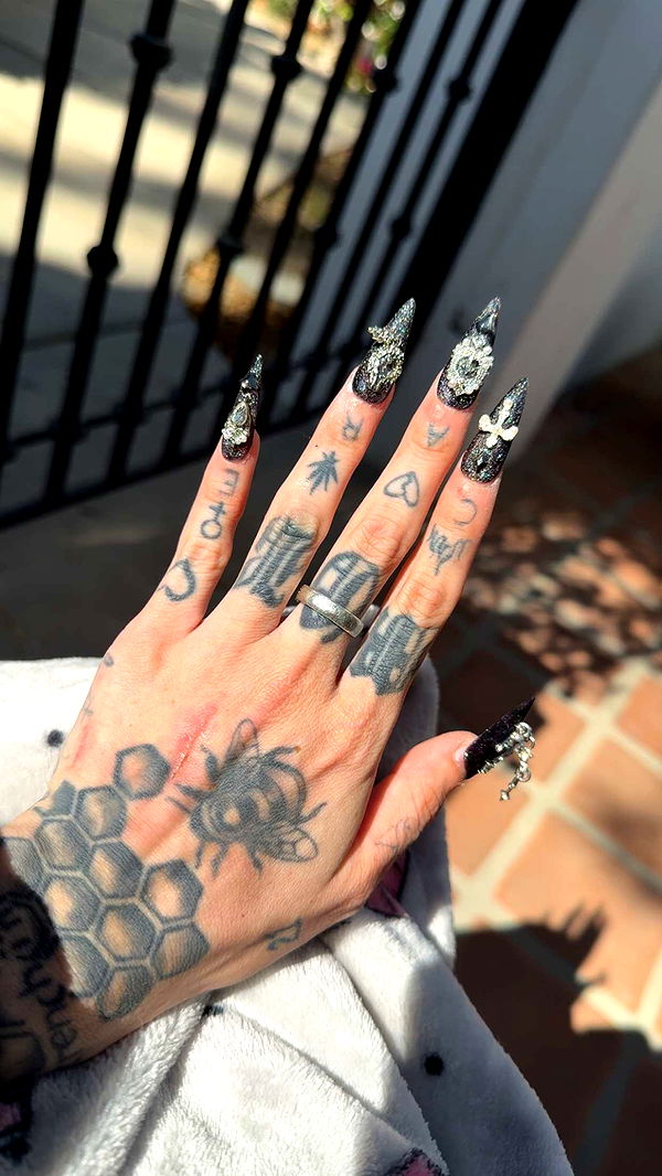 cruellamorganxo image ~ Altpins