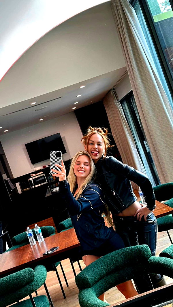 ellieblue2842 image ~ Altpins