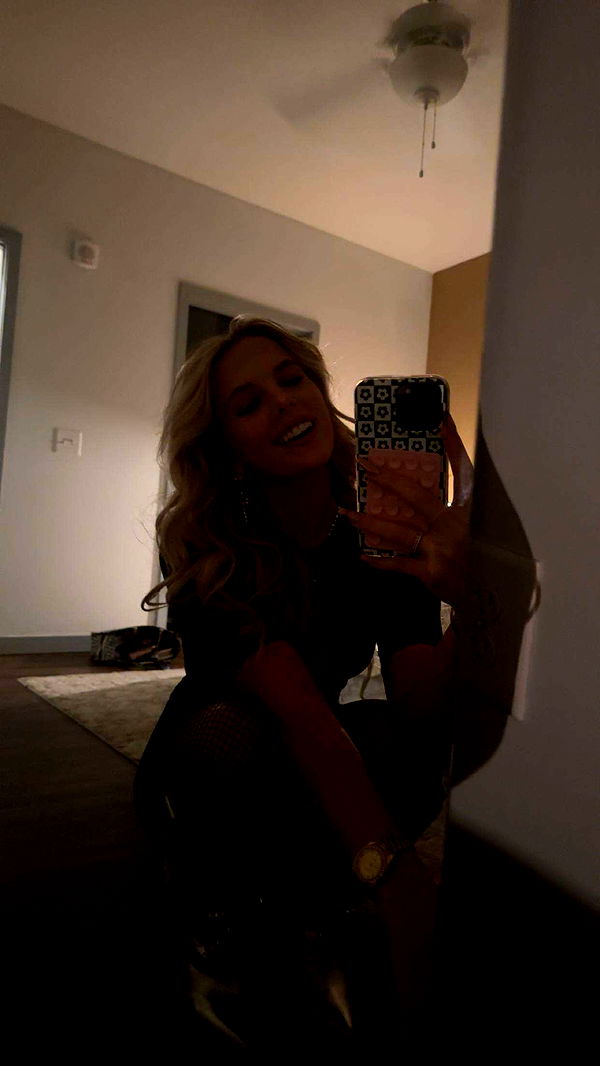 ellieblue2842 image ~ Altpins