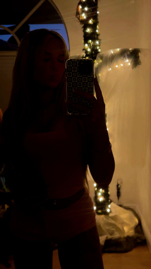 ellieblue2842 image ~ Altpins