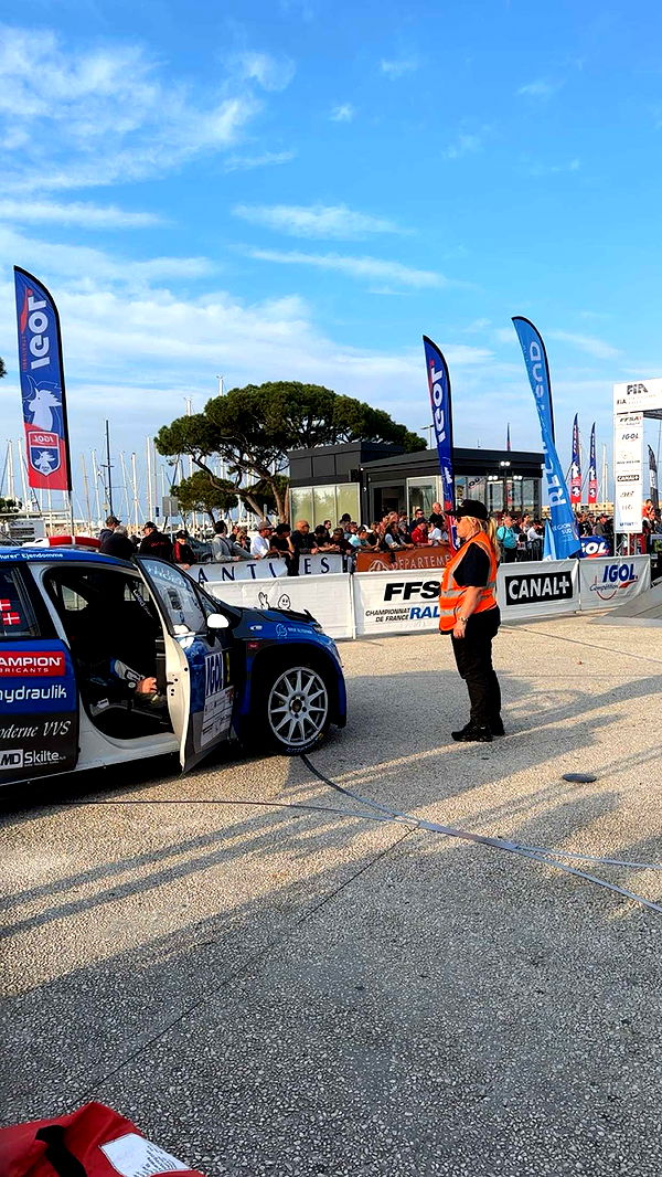 ellieblue2842 image ~ Altpins